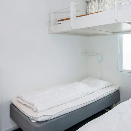 Apartment V *