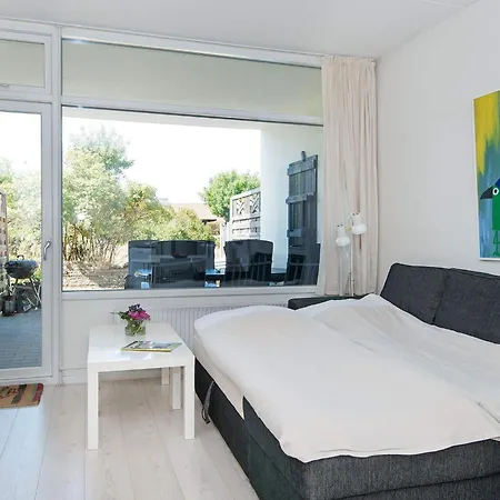 Apartment V *